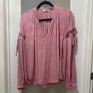 Beautiful blouse no tags feels like silk.